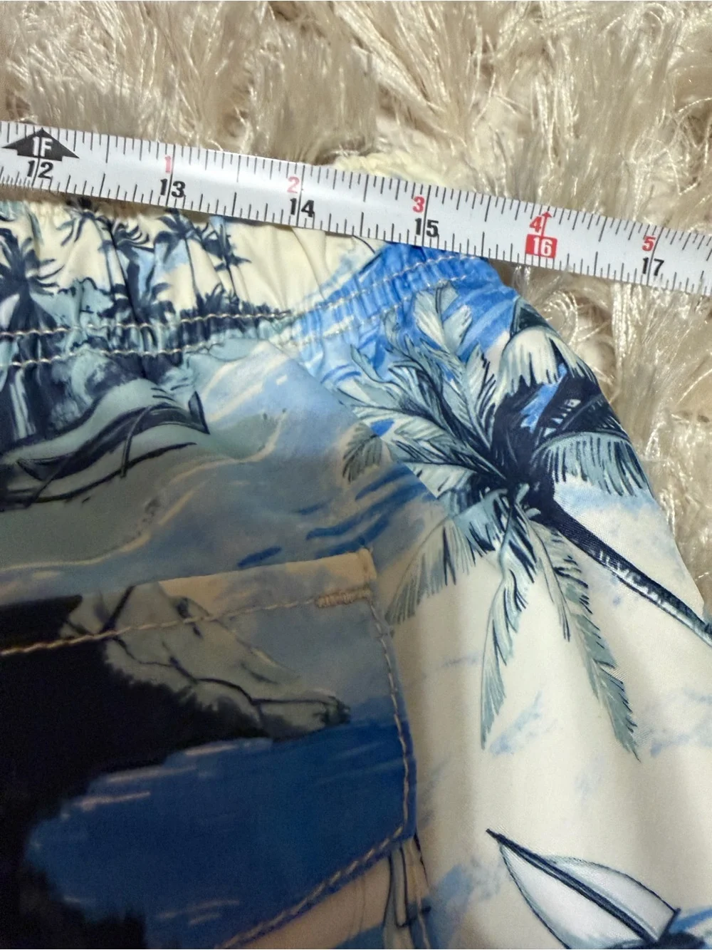 Men’s Size L Tommy Bahama Blue and White Tropical Sailboat Swim Shorts
